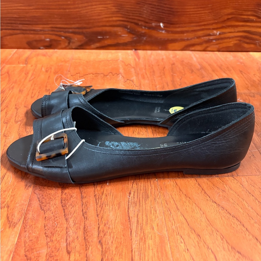 Chic Black Women's Flats with Buckle Detail